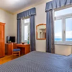 Galeb Hotel 3*