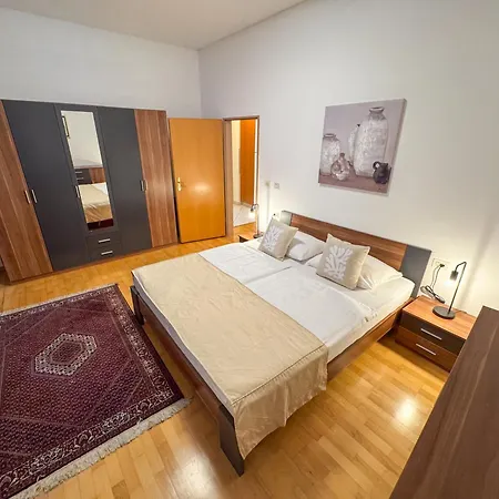 Galeb Hotel 3*