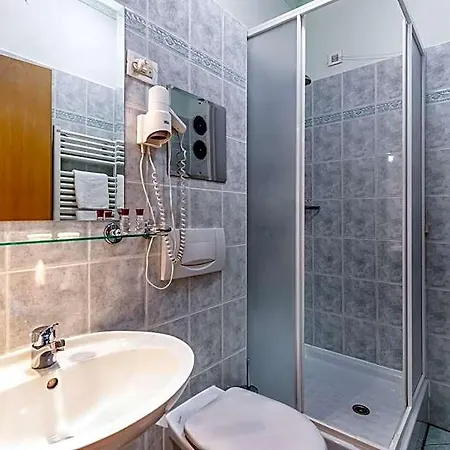 Galeb Hotel 3*