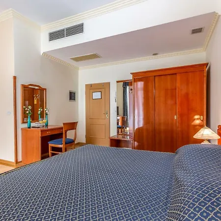 Galeb Hotell 3*